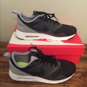 Nike AIR MAX Tavas Men’s 8.5